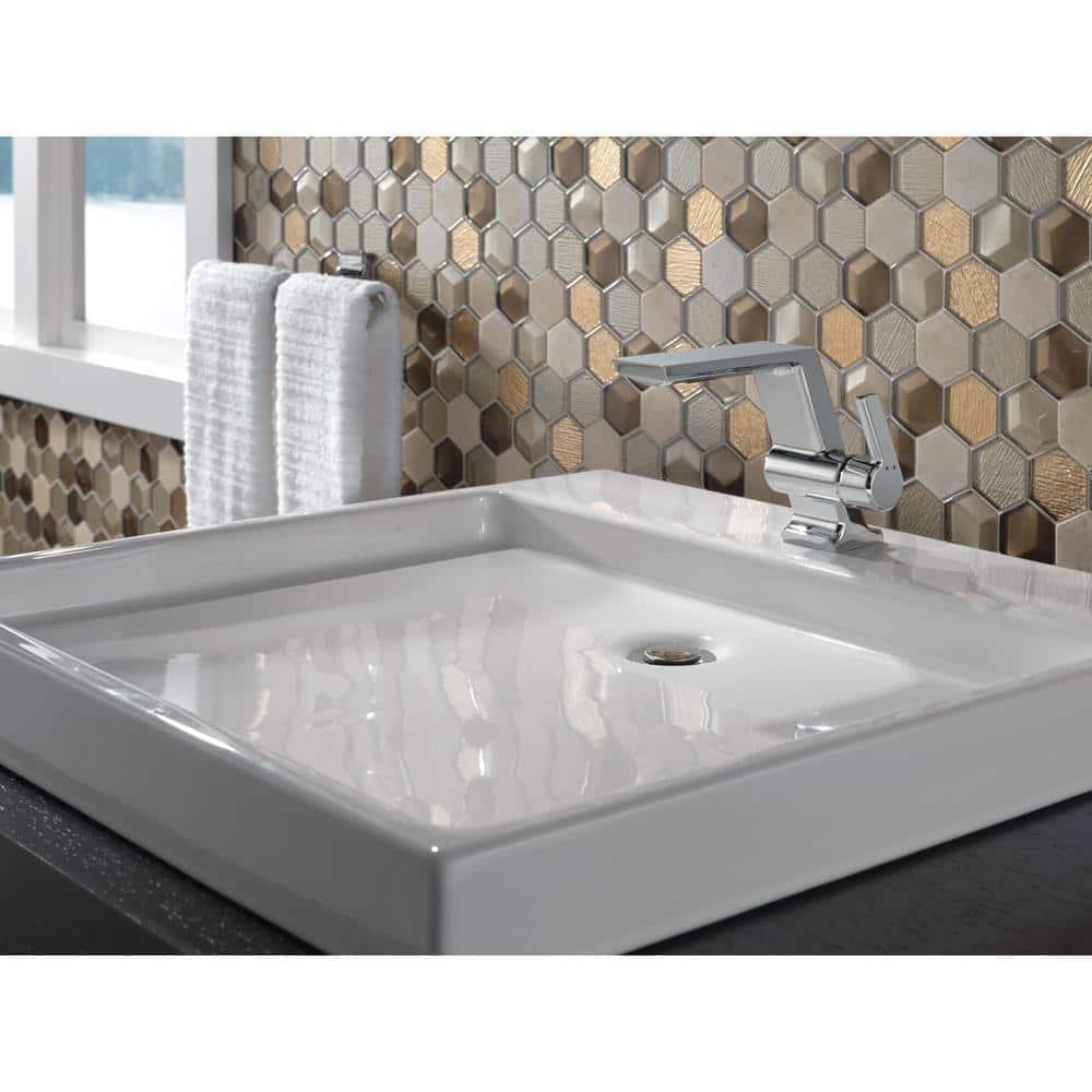 Pivotal Single Hole Bathroom Faucet with DIAMOND™ Seal Technology