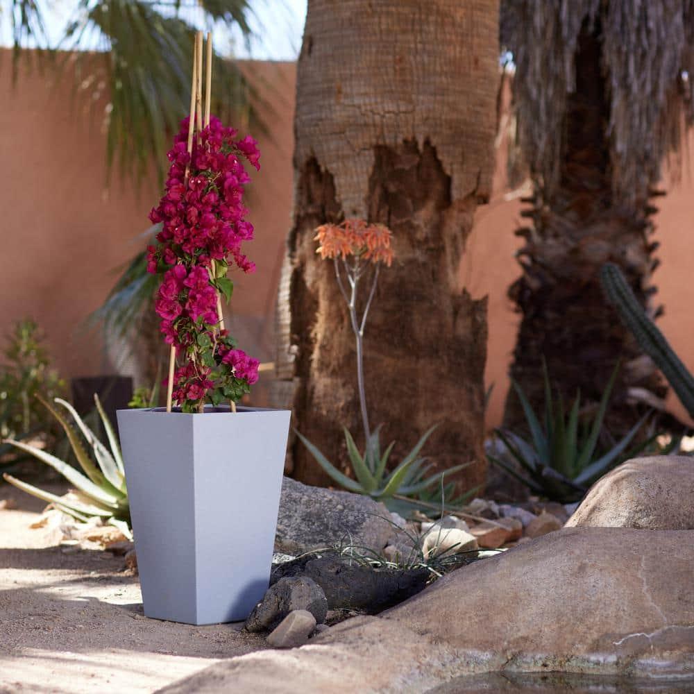 Bloem Finley Modern 20-in Recycled Plastic Indoor/Outdoor Square Vertical Planter