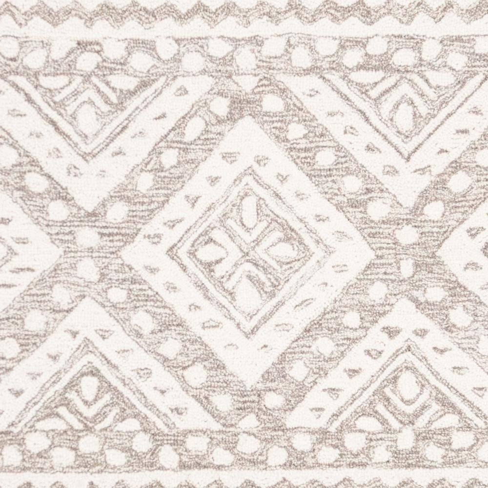Micro-Loop MLP501 Hand Tufted Indoor Area Rug - Dark Grey/Ivory - 5'x5' - Safavieh