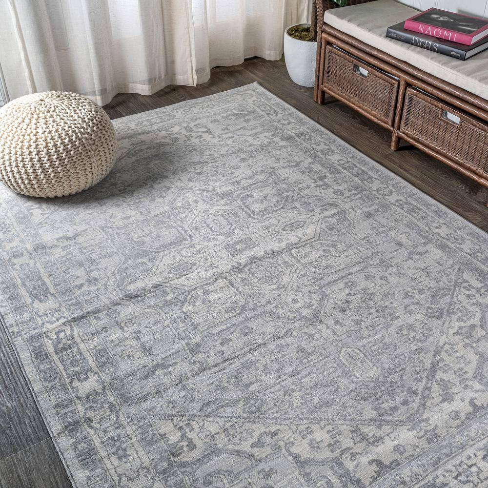 3' X 5' Modern Persian Vintage Medallion Area Rug, Light Gray/Ivory - JONATHAN Y