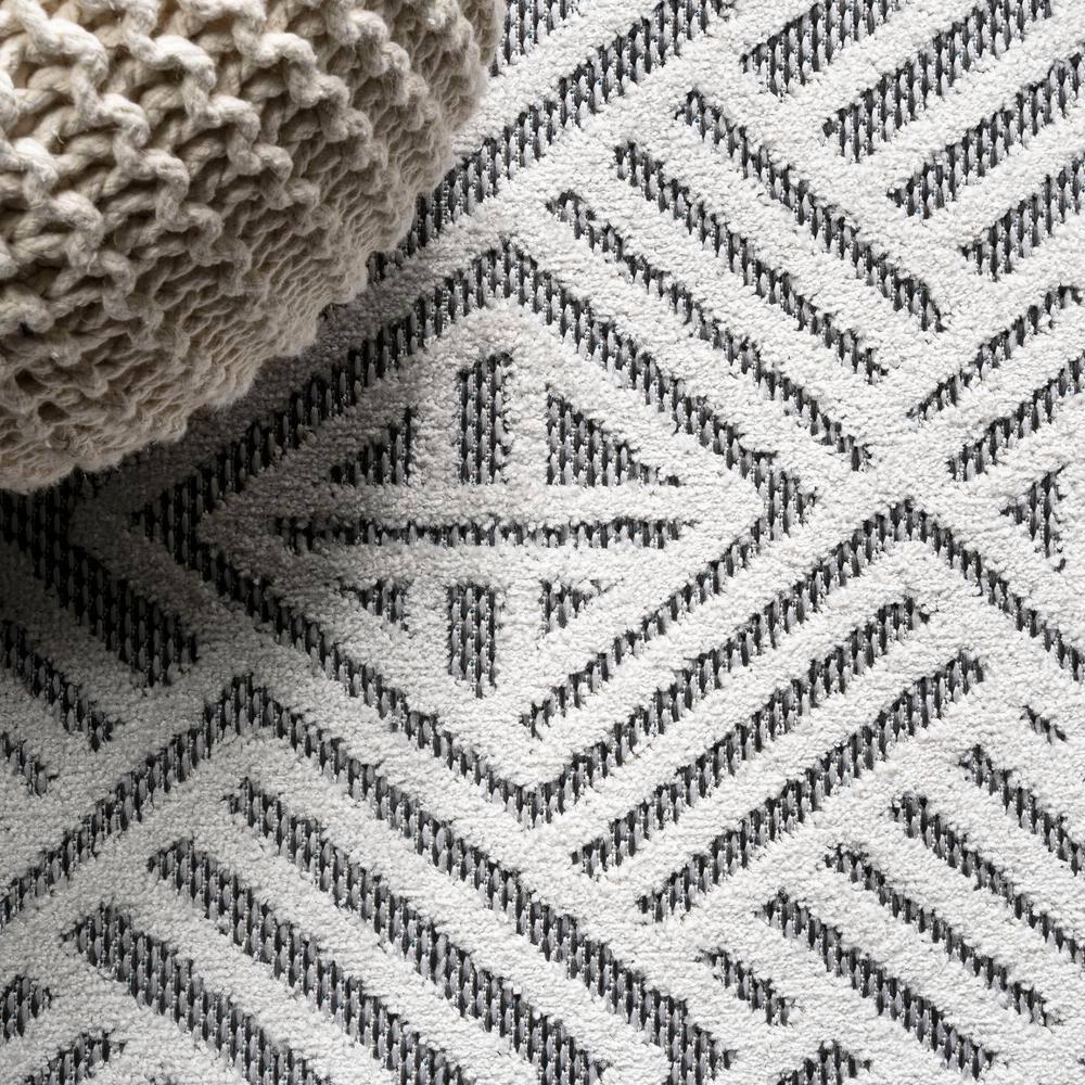 5'x8' Jordan High-Low Pile Art Deco Geometric Indoor/Outdoor Area Rug, White/Black - JONATHAN Y