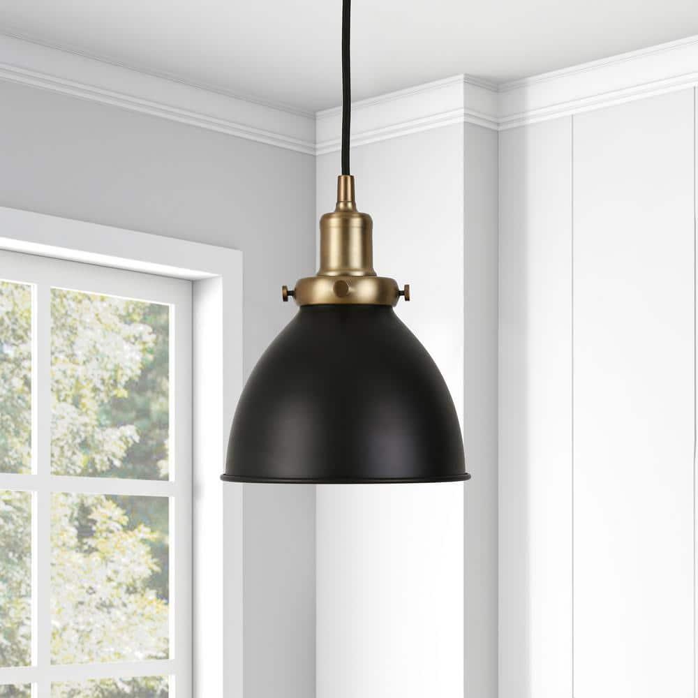 Evelyn&Zoe 8" Black/Brass Metal Pendant