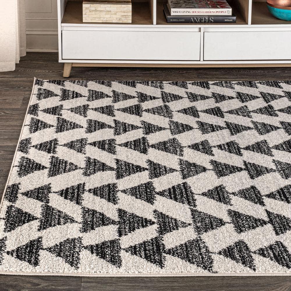 5'x8' Aisha Moroccan Triangle Geometric  Area Rug, Cream/Black - JONATHAN Y