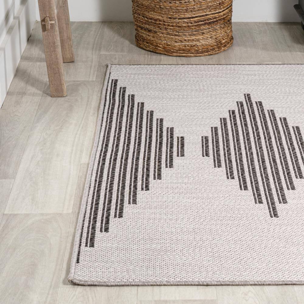 4' x 6' Vinales Diamond Stripe Indoor/Outdoor Area Rug, Light Gray/Black - JONATHAN Y