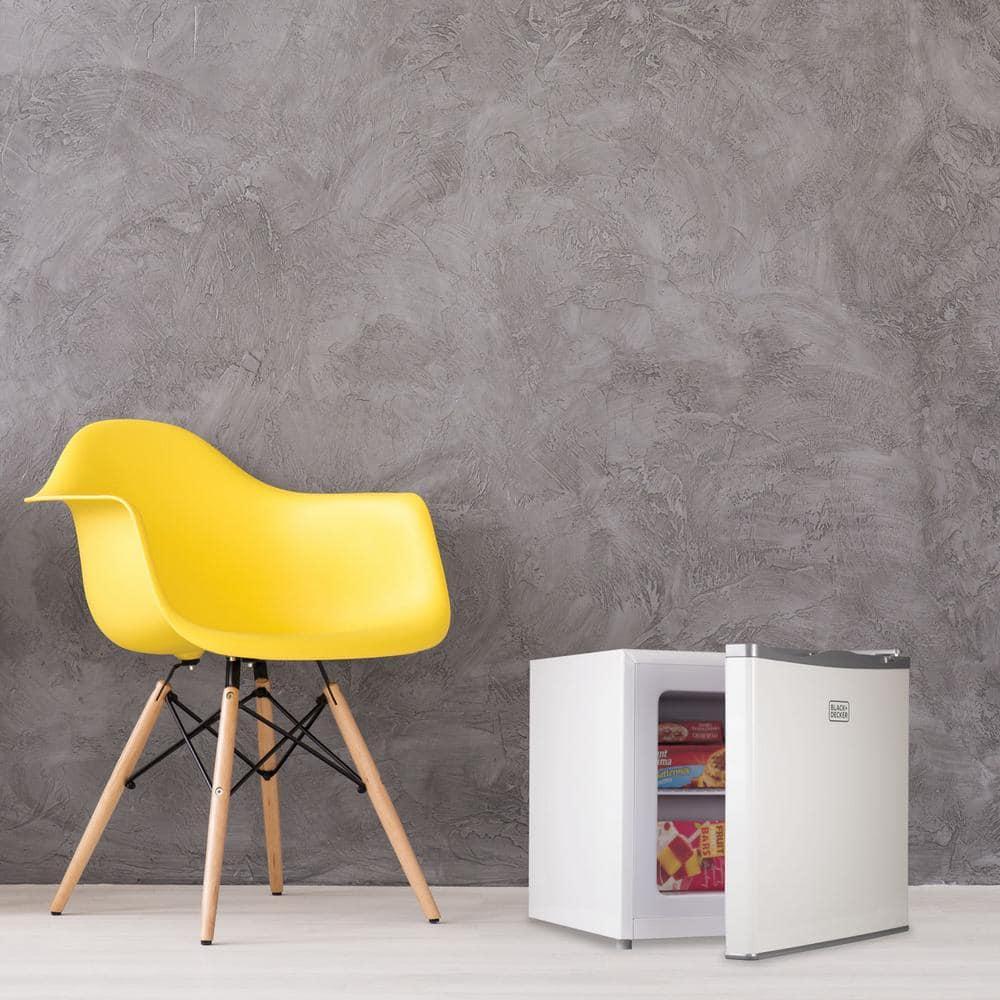 Black and Decker 1.2 Cubic Feet Compact Upright Mini Upright Freezer, White