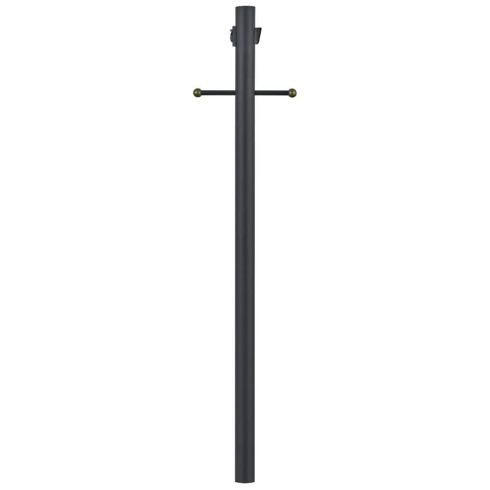 Design House,589812 Poste de Lámpara Tradicional para Exteriores con Brazo Cruzado de Plástico, Instalación de Enterramiento Directo, Toma de Corriente Incorporada y Sensor Fotocular Del Anochecer Al Amanecer en Negro