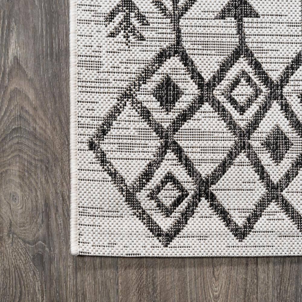 4'x6' Tokay Bohemian Geometric Indoor/Outdoor Area Rug, Ivory/Black - JONATHAN Y