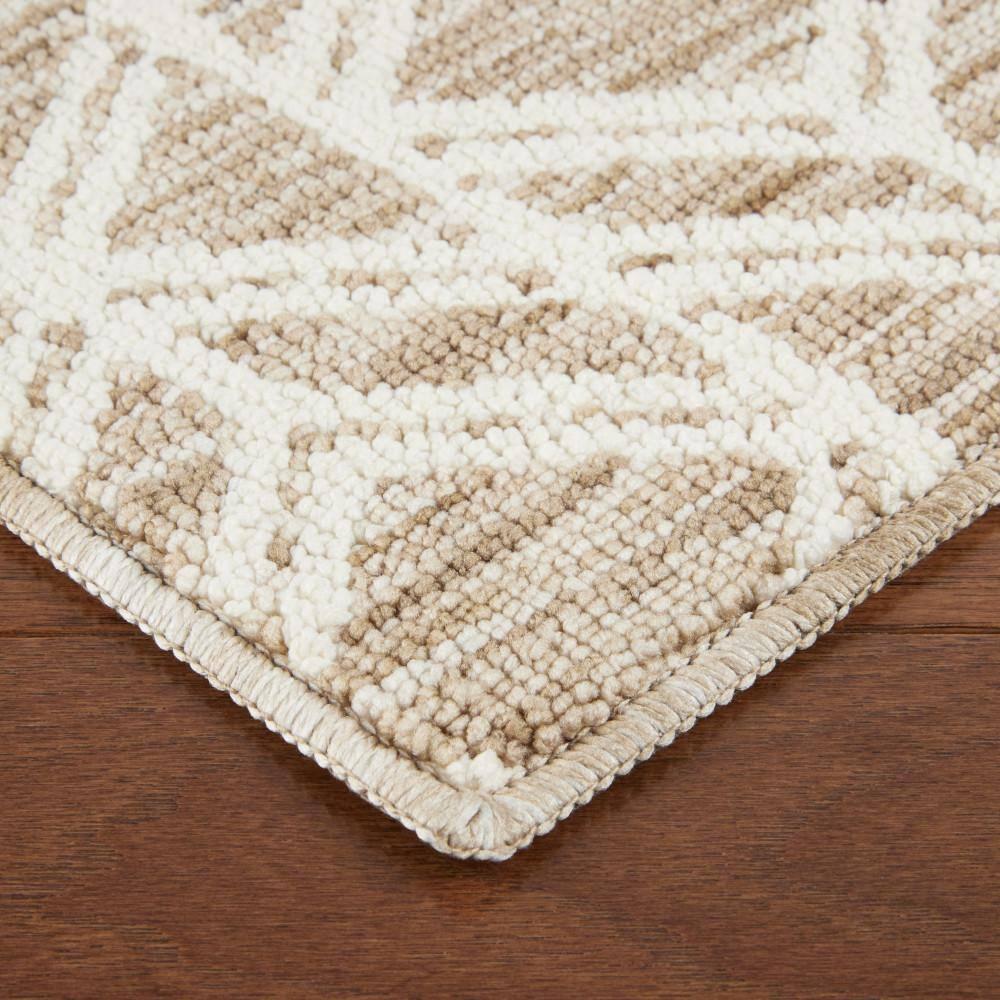 Town & Country Living TOWN & COUNTRY EVERYDAY Walker Modern Diamond Everwash Non-Slip Backing Kitchen Mat