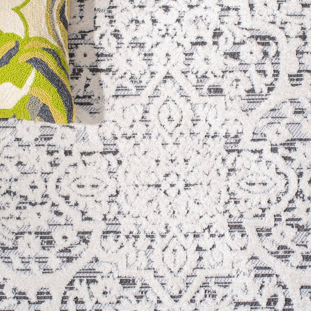 Kelly Clarkson Home Jake Oriental Ivory/Gray Indoor / Outdoor Area Rug