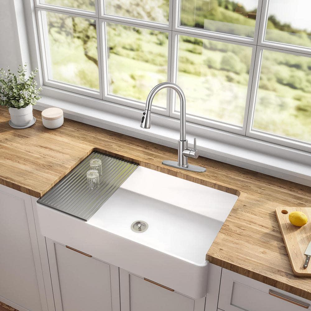 Single Handle Kitchen Faucet Pull Down Sprayer Kitchen Faucet with Deck Plate in Brushed Nickel