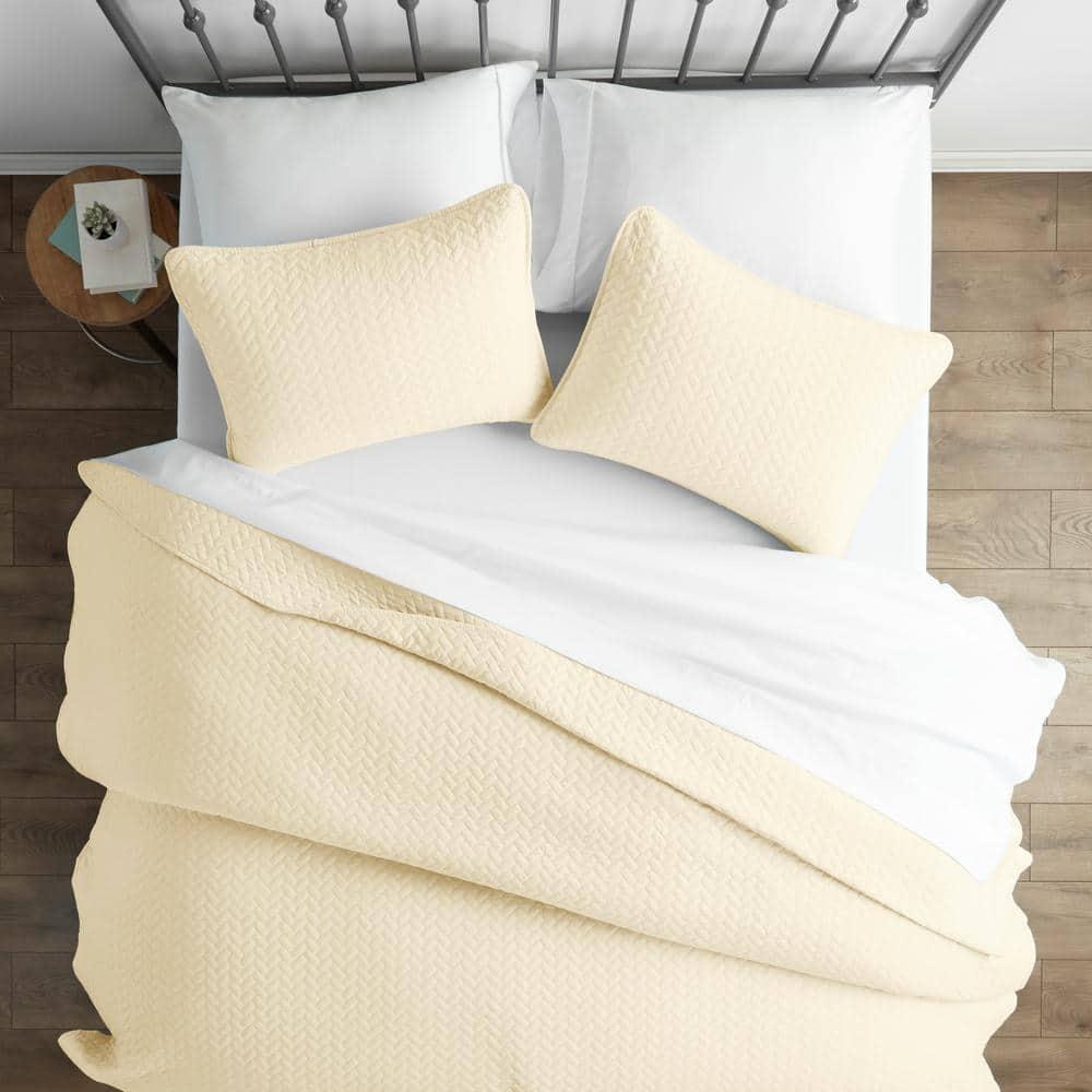 Becky Cameron Antora Microfiber Modern & Contemporary Coverlet / Bedspread Quilt Set