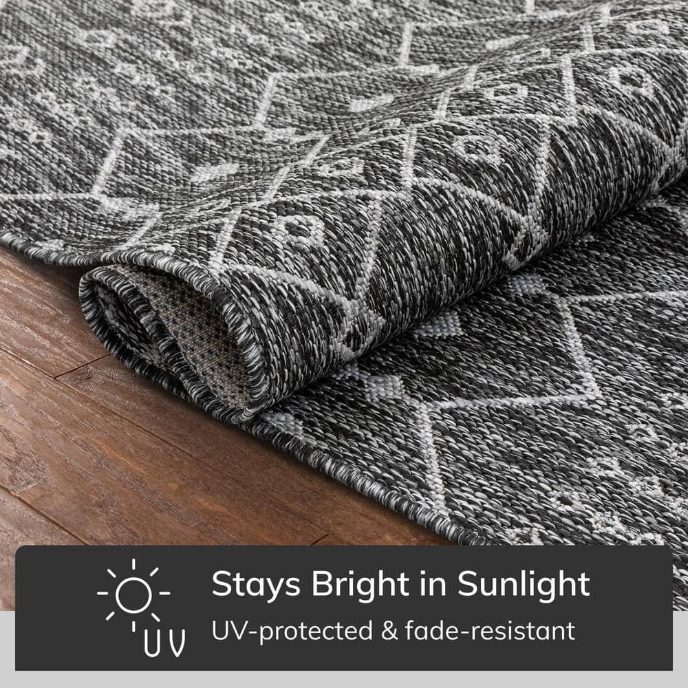 Nors Dark Grey Indoor/Outdoor Flat-Weave Pile Nordic Lattice Pattern Area Rug (6'7" x 9'3")