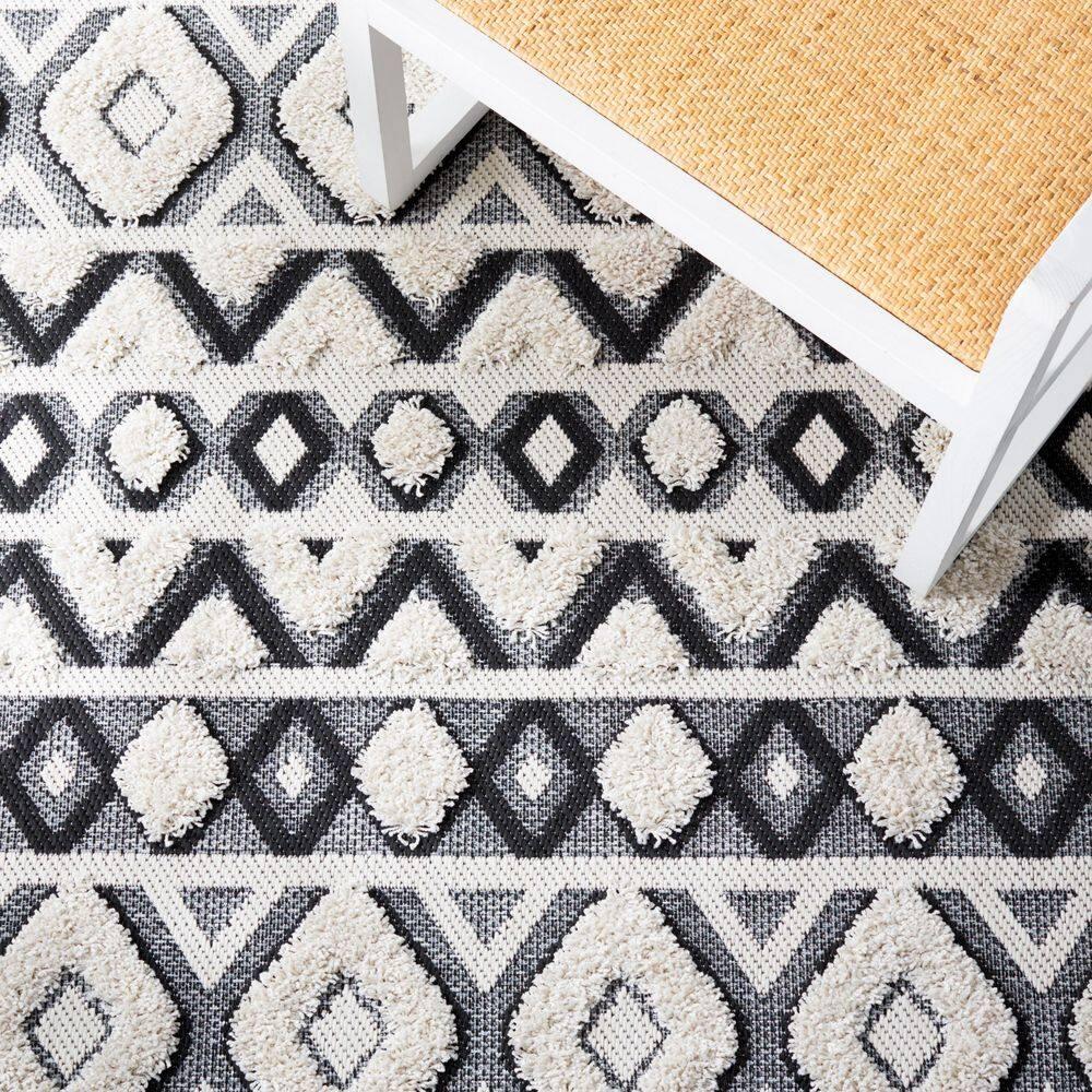 Cottage COT210 Power Loomed Indoor/Outdoor Area Rug - Ivory/Black - 8'x10' - Safavieh.