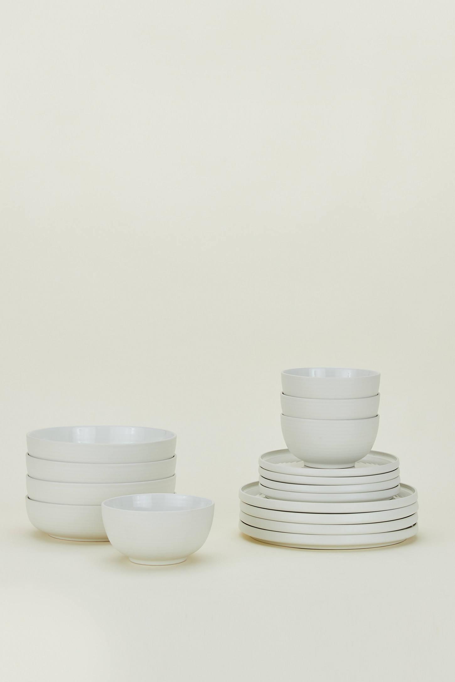 Hawkins New York Essential 16-Piece Dinnerware Set