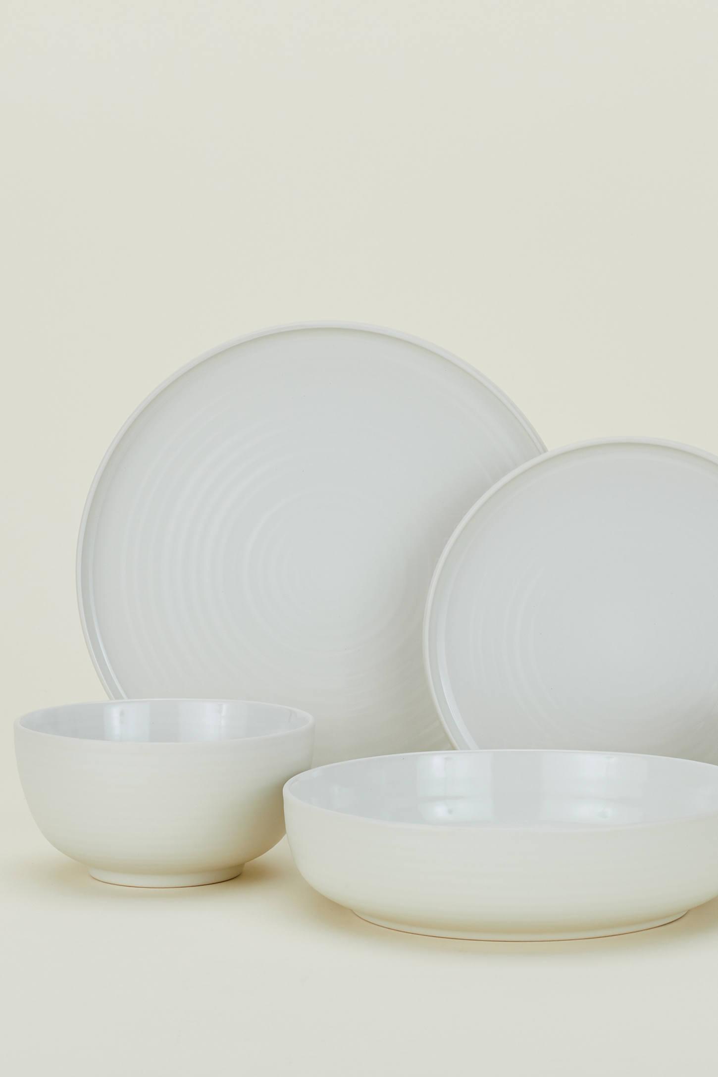 Hawkins New York Essential 16-Piece Dinnerware Set