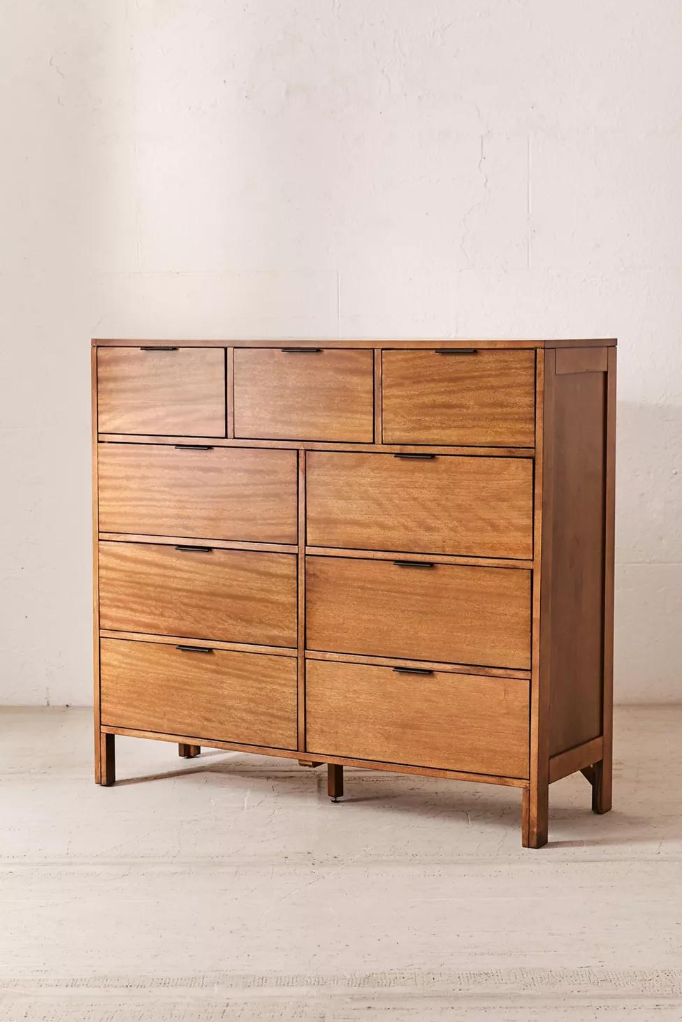Kira Dresser