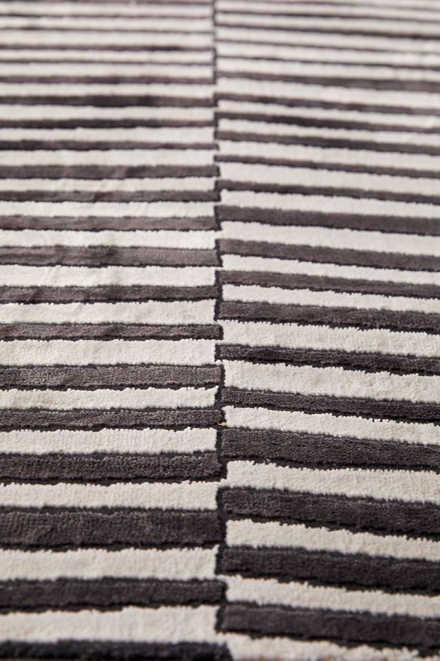 Static Tufted Rug