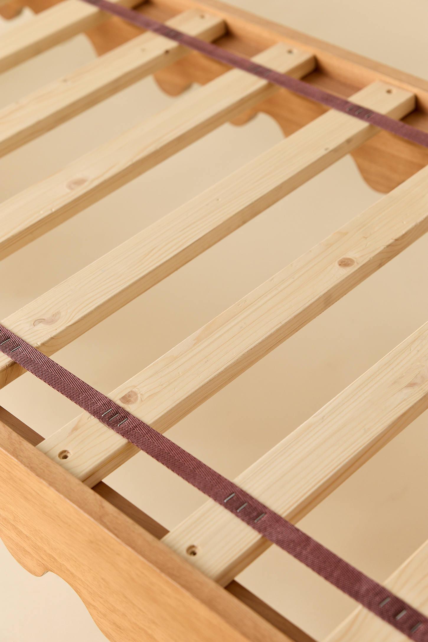 Roma Scalloped Wood Daybed