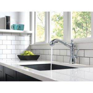Delta Cassidy Single Handle Pull-Out Kitchen Faucet in Arctic Stainless 4197-AR-DST