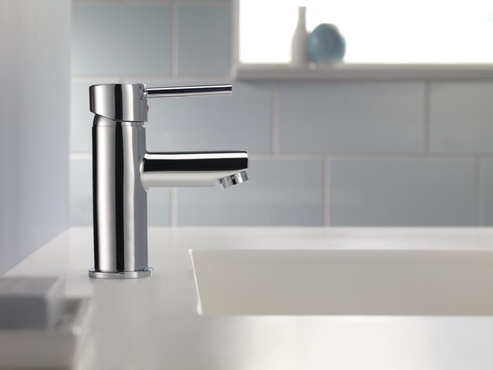 Modern Chrome Single Handle Bathroom Faucet with Drain Assembly