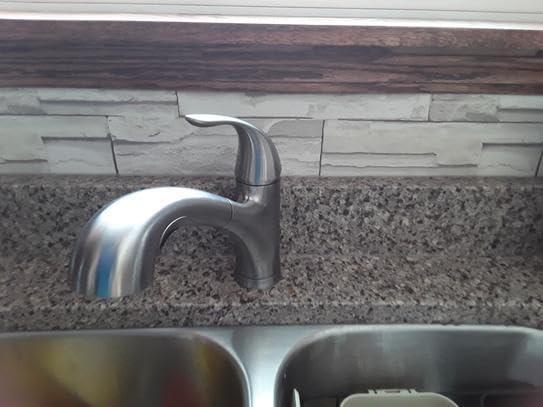 Market Single-Handle Pull-Out Sprayer Kitchen Faucet in Stainless Steel
