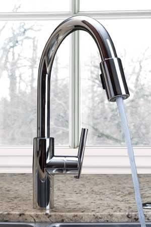 East Linear Pull Down Single Handle Kitchen Faucet