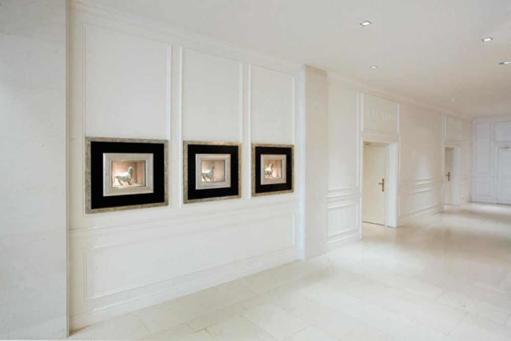 2'' H x 78'' W x 1.88'' D Plastic Crown (Set of 6)