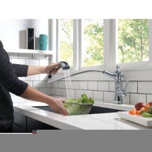 Delta Cassidy Single Handle Pull-Out Kitchen Faucet in Arctic Stainless 4197-AR-DST