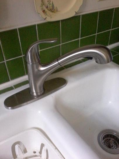 Market Single-Handle Pull-Out Sprayer Kitchen Faucet in Stainless Steel