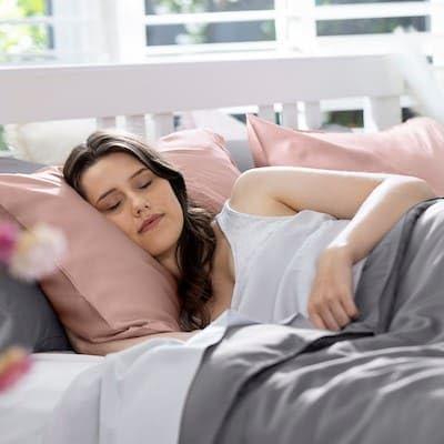 Olive + Crate Tencel Eucalyptus Pillowcases - 100% Tencel Lyocell Cooling Pillow Cases for Hot Sleepers, Hypoallergenic, Moisture-Wicking, Silk Alternative, Vegan, Standard Size Set of 2 [Spring Sage]