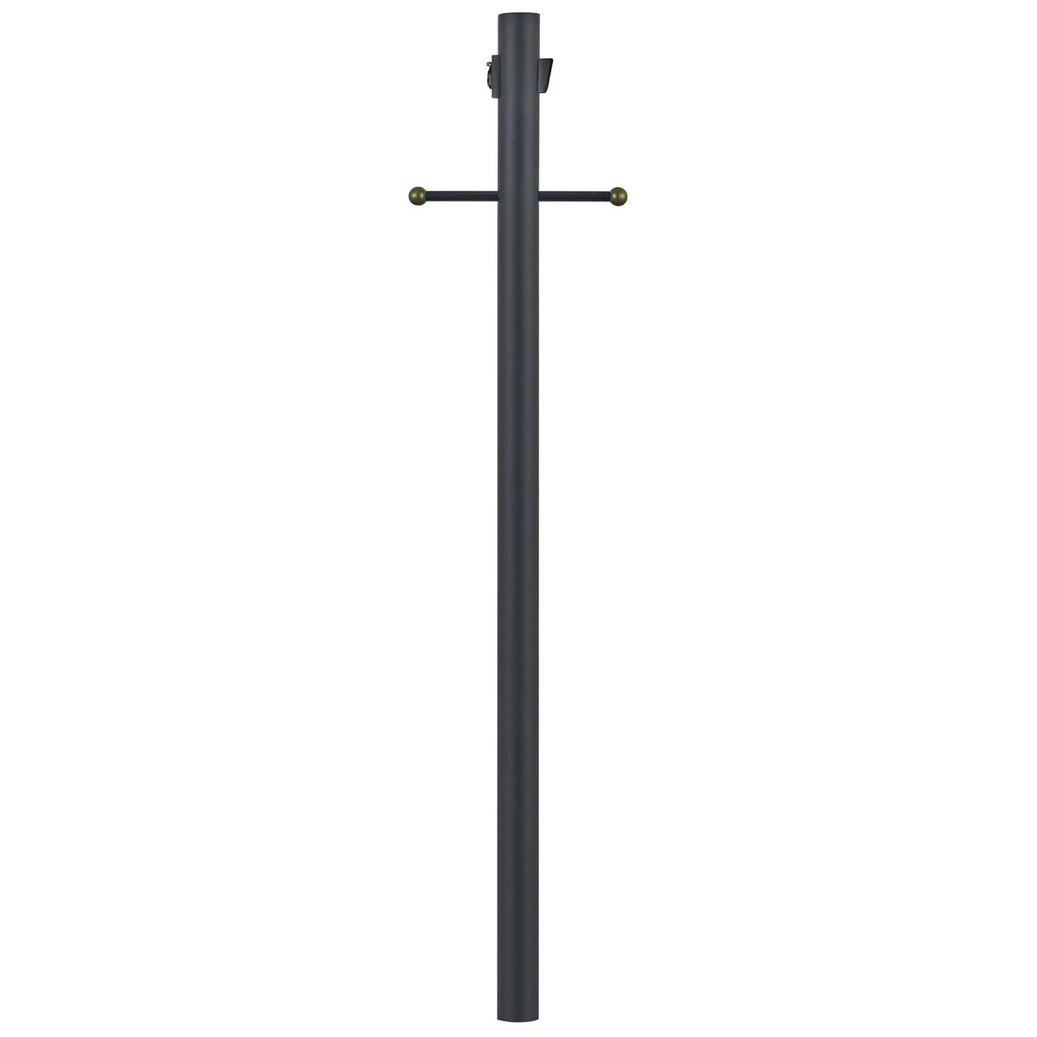 Design House,589812 Poste de Lámpara Tradicional para Exteriores con Brazo Cruzado de Plástico, Instalación de Enterramiento Directo, Toma de Corriente Incorporada y Sensor Fotocular Del Anochecer Al Amanecer en Negro