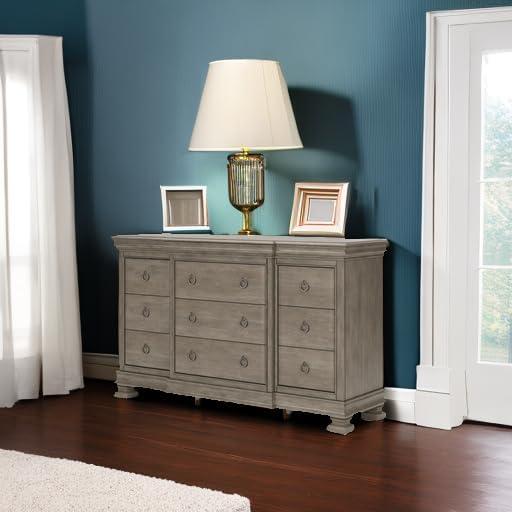 Light Gray Traditional Dresser with Dovetail Drawers