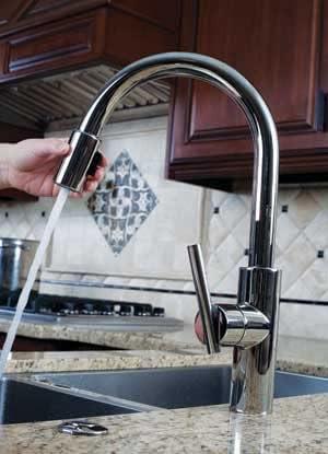 Polished Brass Single Handle Pull-Down Kitchen Faucet