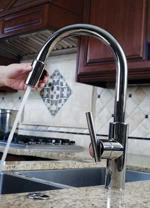 East Linear Pull Down Single Handle Kitchen Faucet