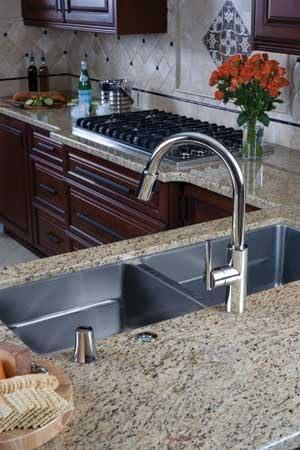 Polished Brass Single Handle Pull-Down Kitchen Faucet