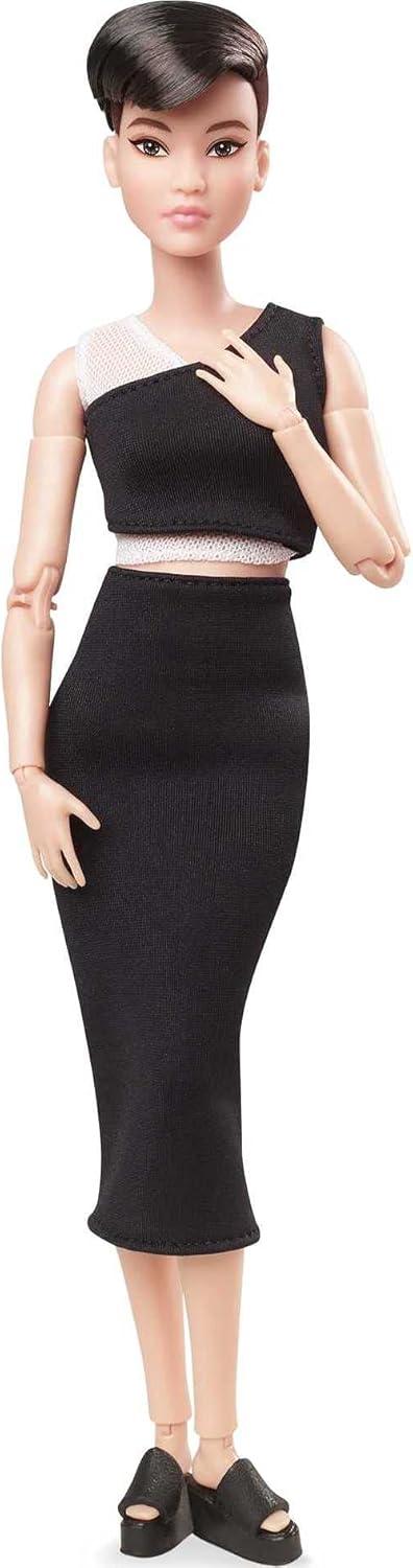 Barbie Signature Posable Barbie Looks Doll (Petite, Brunette)