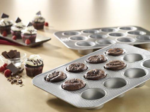 White Non-stick 12 Cup Muffin Pan with Lid