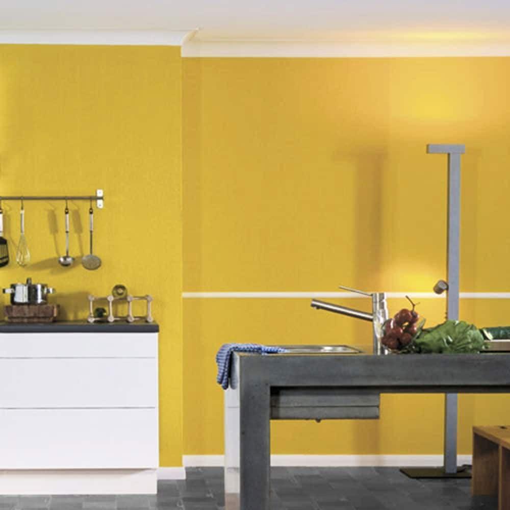 Orac Decor High Impact 3-1/2 in x 3-1/2 in x 78-3/4 in Crown (Set of 8)