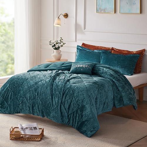 Intelligent Design King/Cal King Size Comforter Sets, 4-Piece Velvet Bedding Set for All Seasons, Teal Comforter Bed Set with Decor Pillow