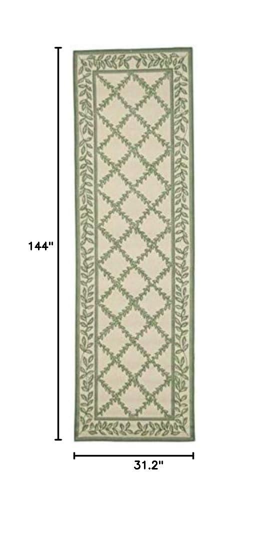 Chelsea HK230 Hand Hooked Runner Rug - Ivory/Light Green - 2'6"x12' - Safavieh.