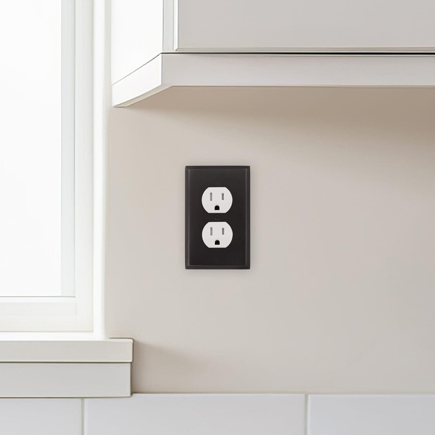 New York 1-Gang Duplex Outlet Wall Plate