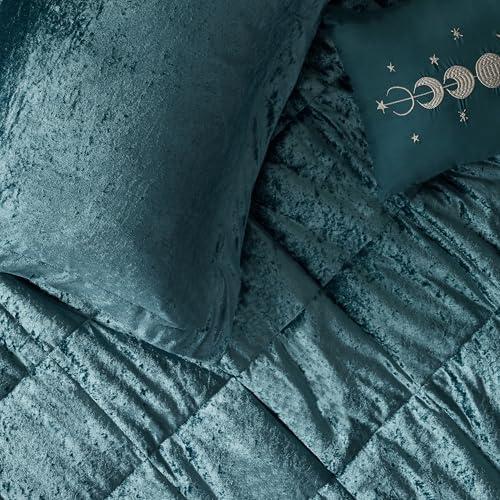 Intelligent Design King/Cal King Size Comforter Sets, 4-Piece Velvet Bedding Set for All Seasons, Teal Comforter Bed Set with Decor Pillow