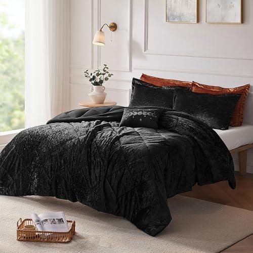 Felicia Crushed Velvet Quilted Duvet Set with Throw Pillow