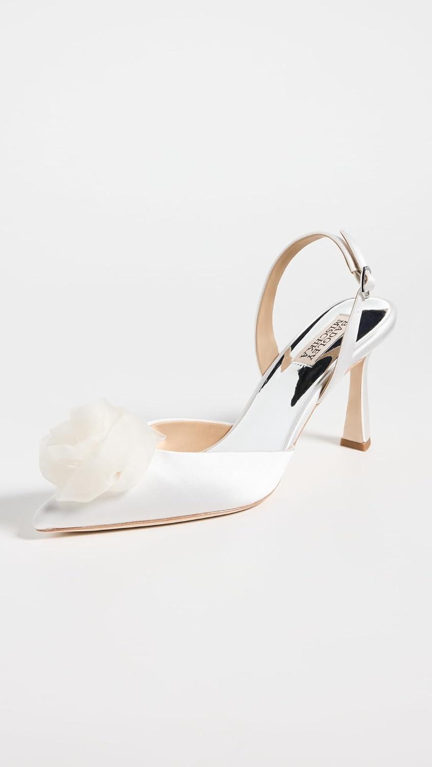 Badgley Mischka Women's CARLISE Pump, Soft White, 6.5