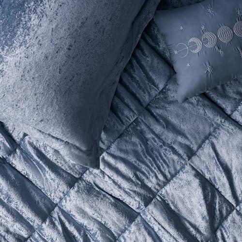 Felicia Crushed Velvet Quilted Duvet Set with Throw Pillow