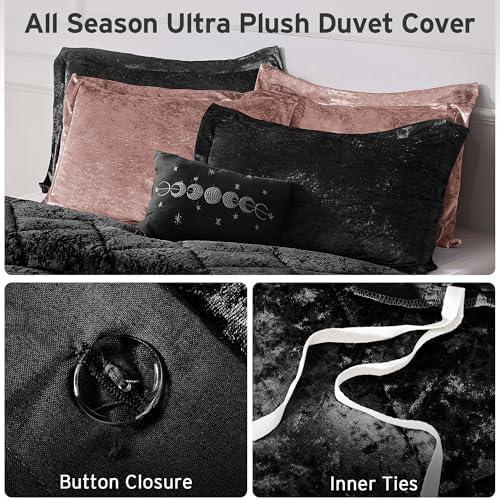 Felicia Crushed Velvet Quilted Duvet Set with Throw Pillow