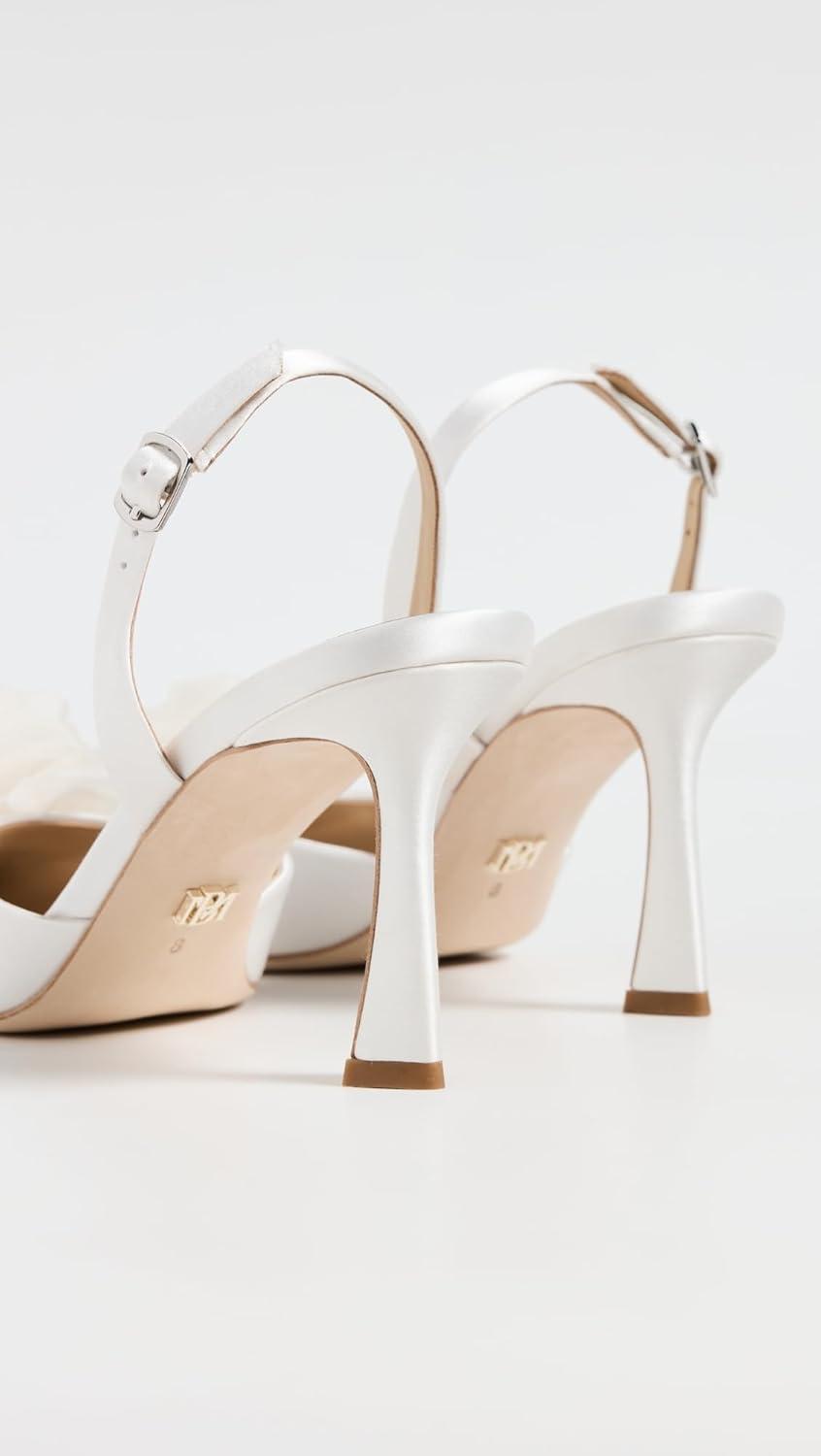 Badgley Mischka Women's CARLISE Pump, Soft White, 6.5