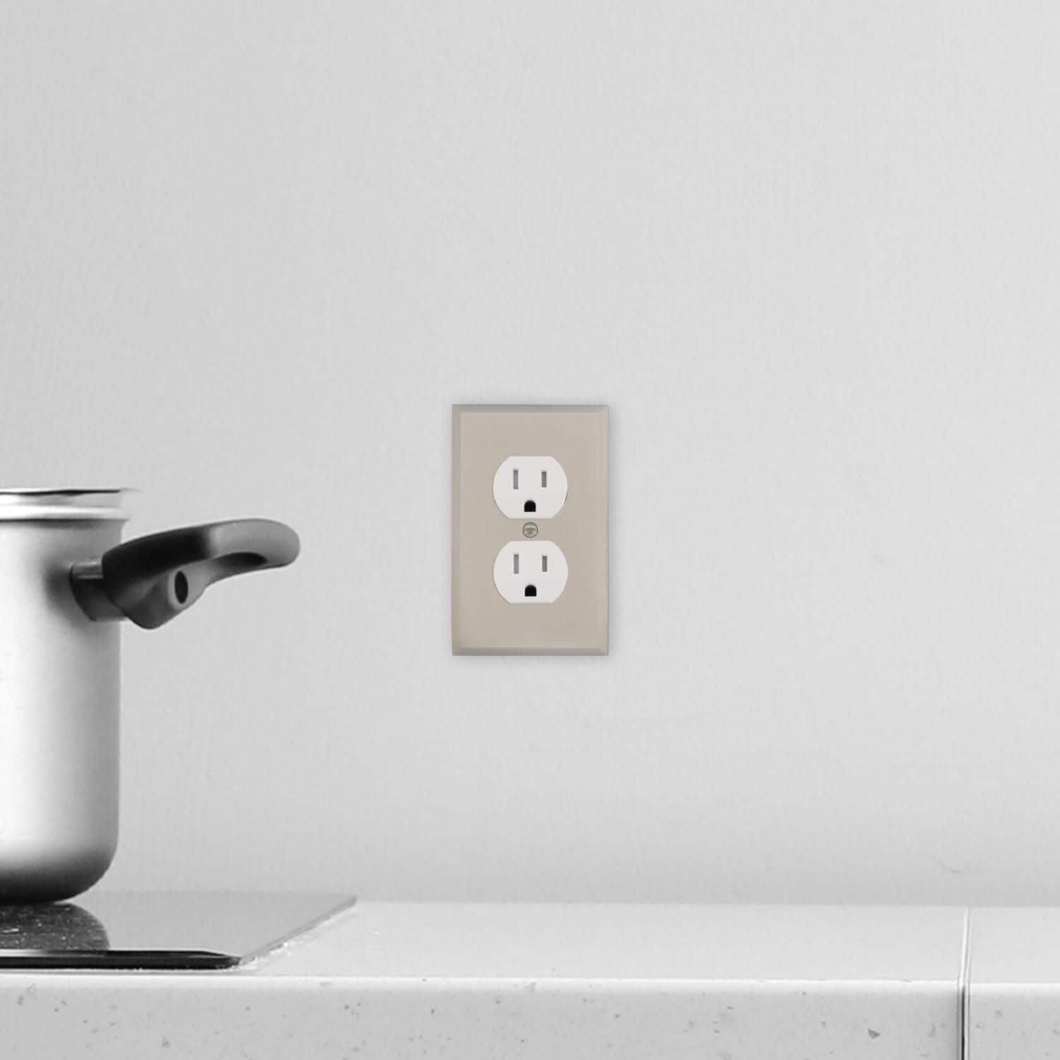 New York 1-Gang Duplex Outlet Wall Plate