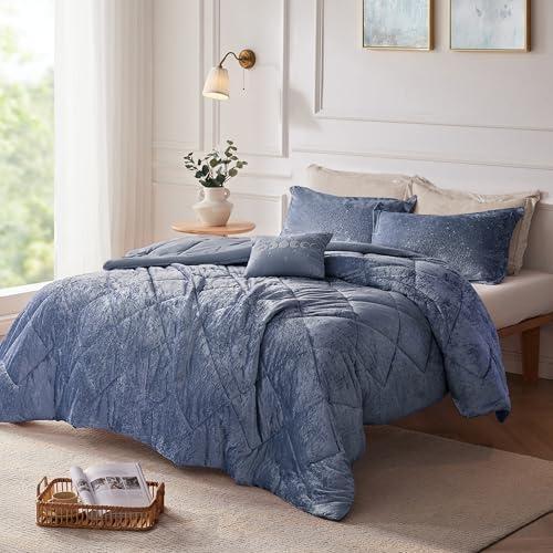 Felicia Crushed Velvet Quilted Duvet Set with Throw Pillow