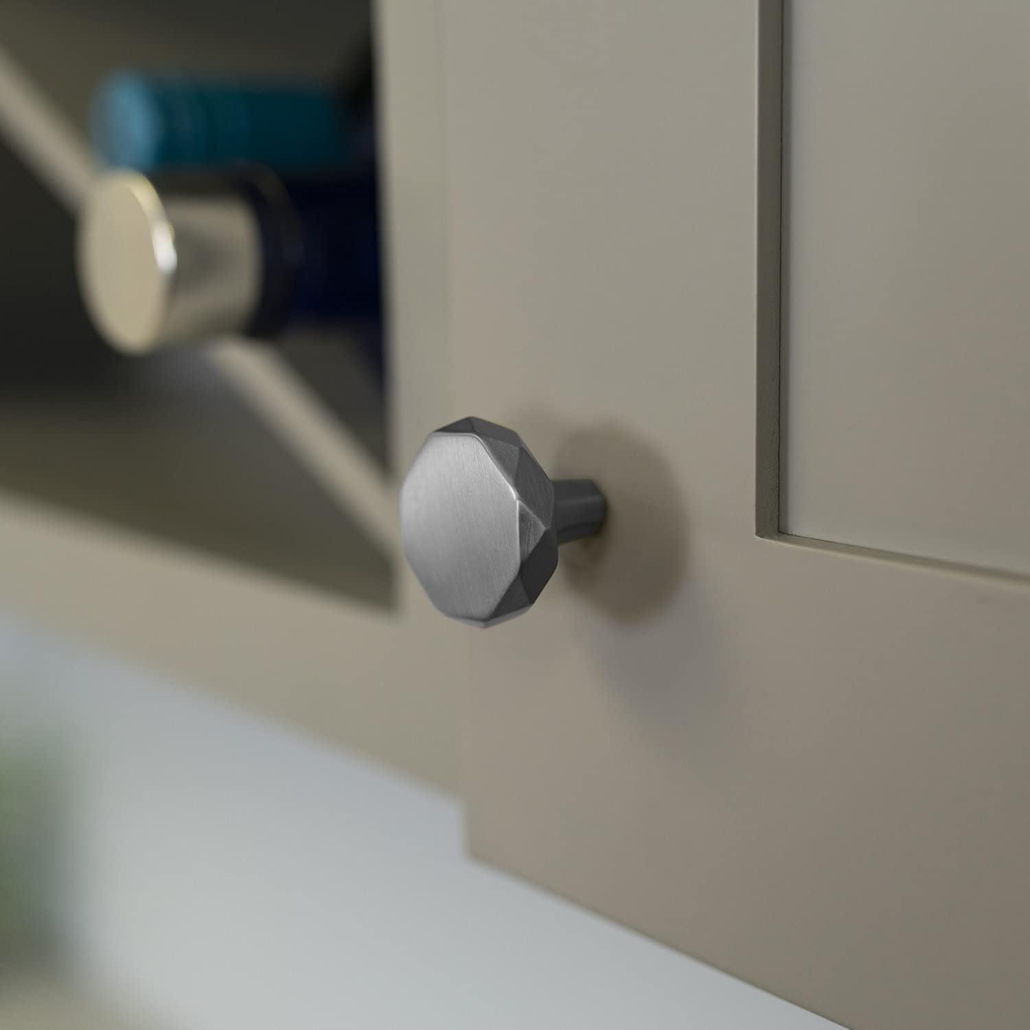 Karat 1.25" Diameter Round Knob